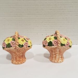 Vintage 1983 Vandor Ceramic Flower Basket Salt & Pepper Shakers Made In Japan